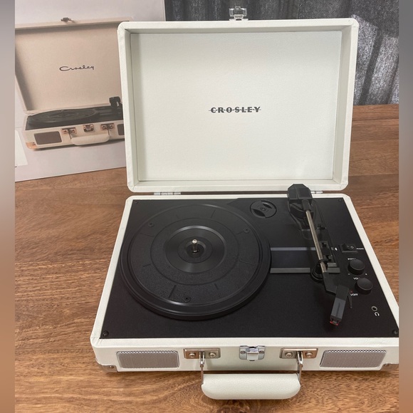 Crosley White Portable Turntable Portable Record Player - Picture 1 of 8